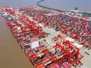Container shipping could shift in 2027 and favor cargo owners
